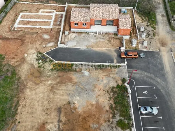 Terrain à bâtir viabilisé de 739m² à Paraza
