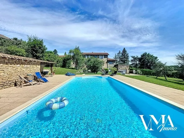 Dommartin, Maison en pierre de 170 m2 sur un terrain de 4600