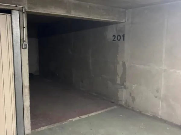 Parking 12 m²