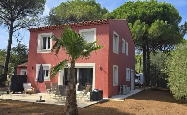 À VIDAUBAN ,Maison contemporaine RE 2020, 5 chambres , À moins de 500 000 !