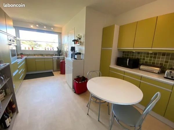 ÉVREUX, proche du centre-ville et de la gare à pied, appartement de 150 m2 avec balcon, garage et ca