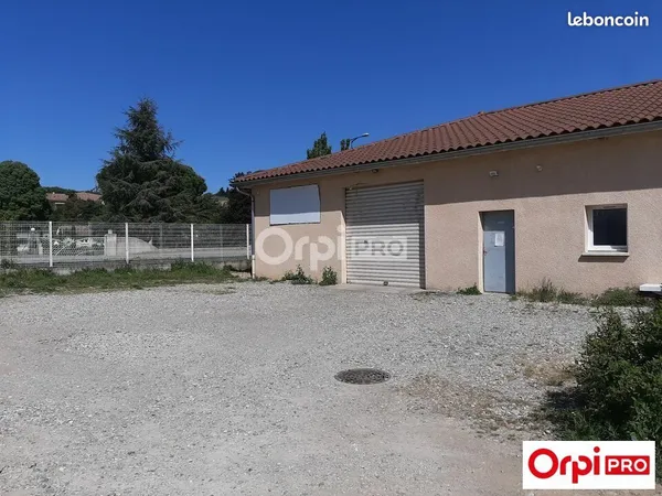 Local d'activité 179 m²