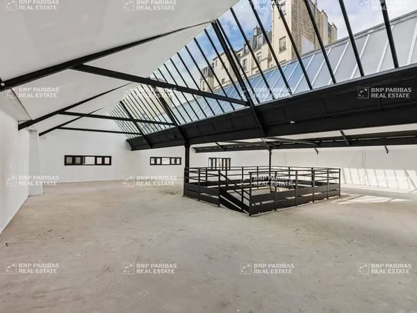 Bureaux 901 m²
