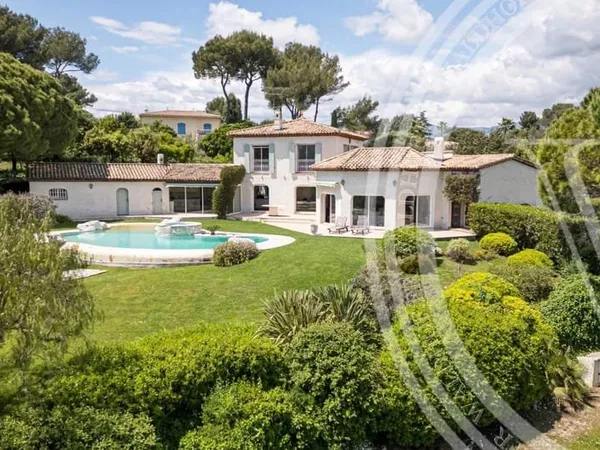Superbe villa provençale avec vue mer et piscine dans un quartier ultra calme de Roquefort-les-Pins