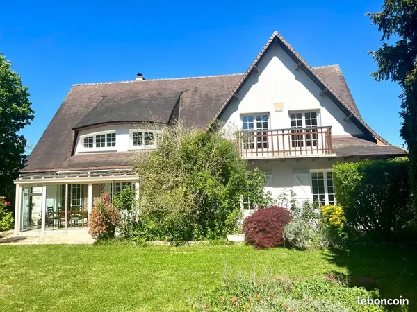 Maison 10 pièces 323 m²