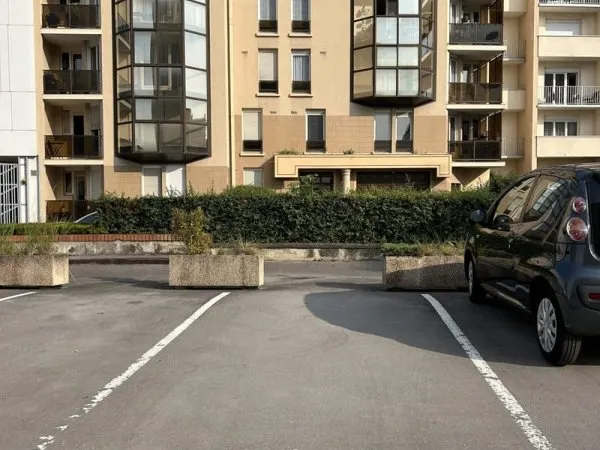 PLACE DE PARKING