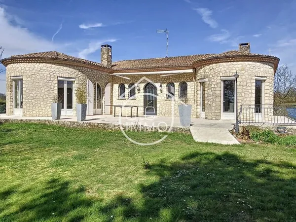 Saint André et Appelles : Magnifique maison familiale au calme avec 6 chambres et piscine.
