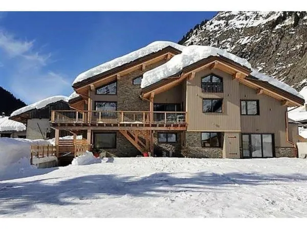 vente chalet de prestige contemporain dans les Alpes