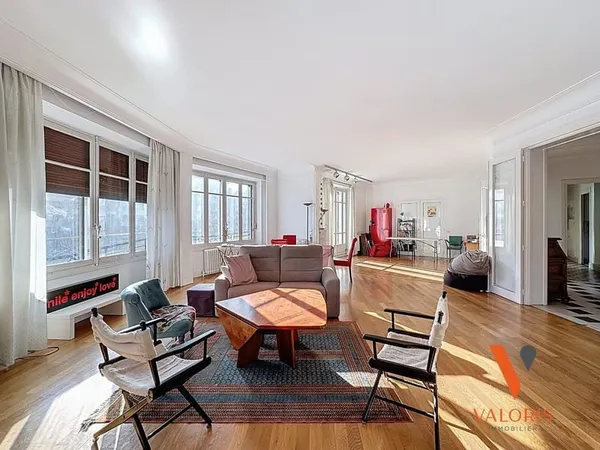 Appartement T7 de 234m² / 2 portes pallières