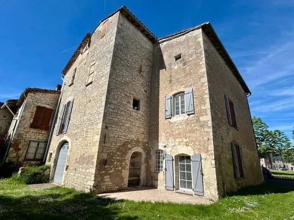 Maison de village en Pierres Blanches
