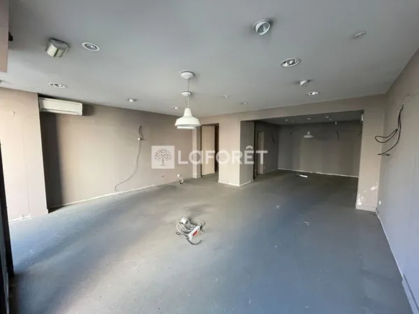 Local commercial 1 pièce 65 m²