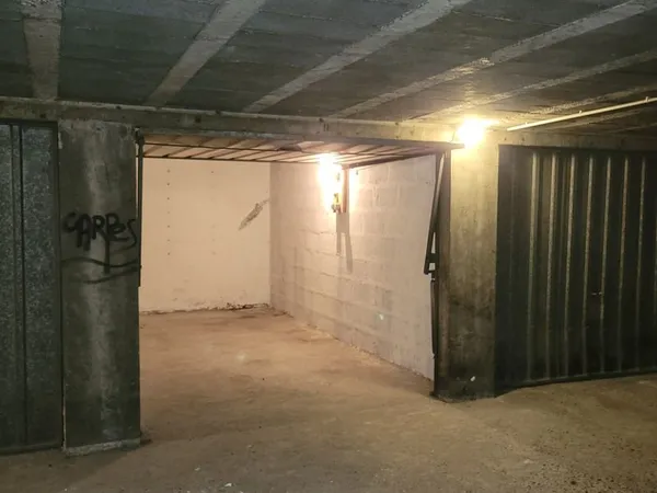 Garage dans copropriété sécurisée