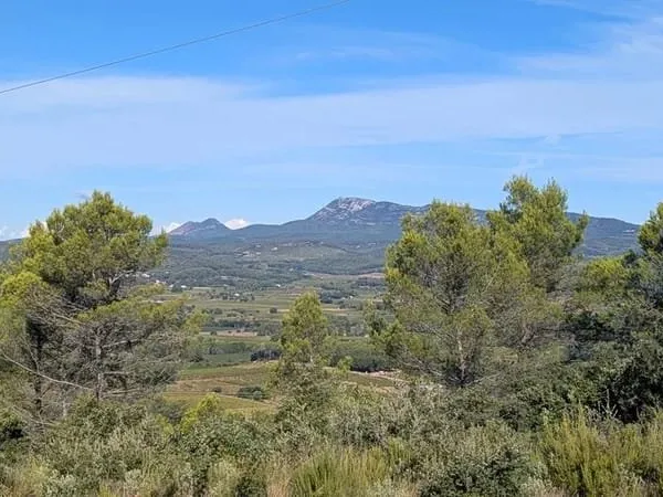 CARCES - Beau terrain de 6.080m² en zone Naturelle