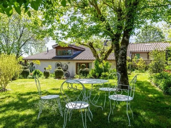 Maison de campagne en bordure de village