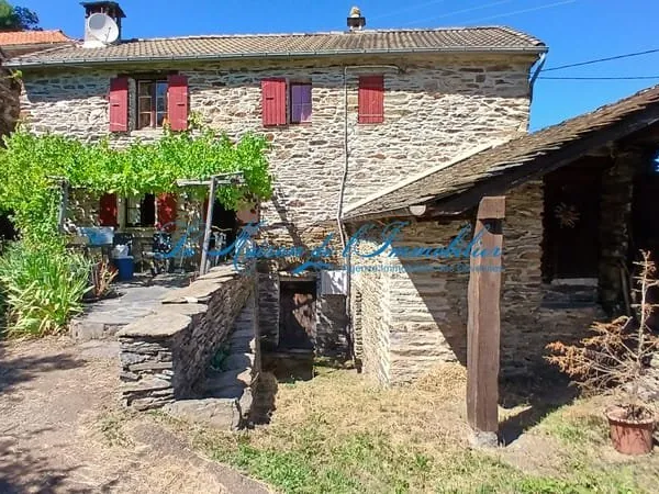 Proche du Collet de Dèze, Très belle Maison cévenole sur 3 h