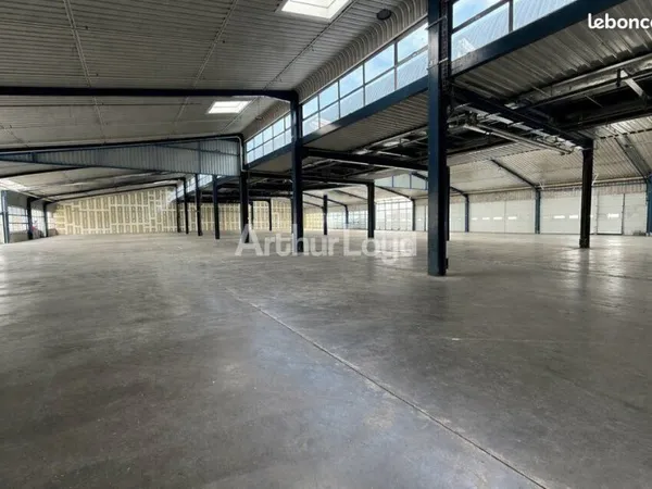 Local d'activité 1 968 m²