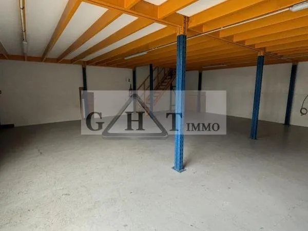 Entrepôt Bureaux 220m²