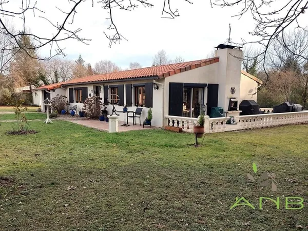 ? Maison de plain?pied parfaitement entretenue • Idéale