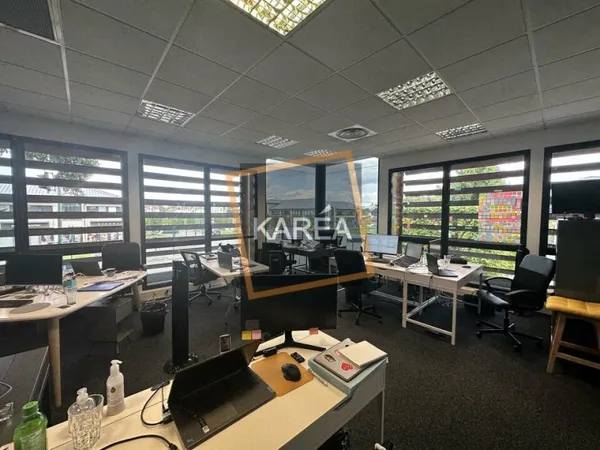 Local professionnel 78 m²