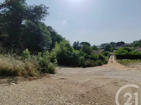 Terrain 600 m²