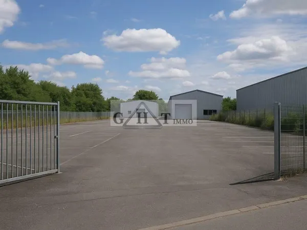 2300m2 de Terrains plus 690m2 d'entrepot / bureaux A vendre