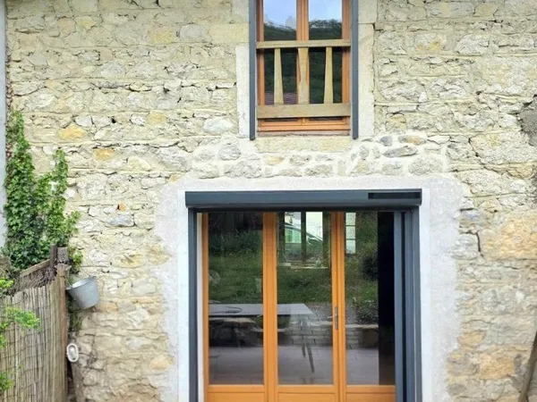 Charmante maison entièrement rénovée à Artemare ?