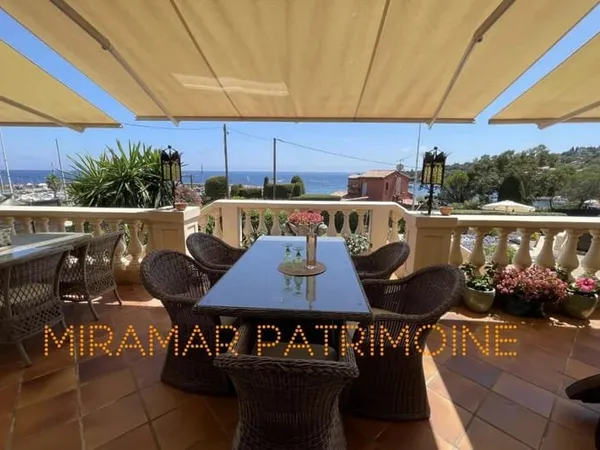 Villa face mer avec 5 chambres