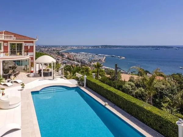 Villa 11 pièces 678 m²