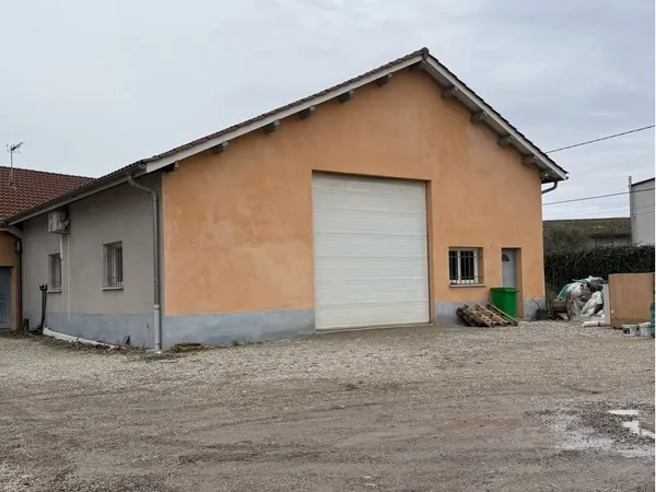 Bureau avec entrepôt à louer, ruy