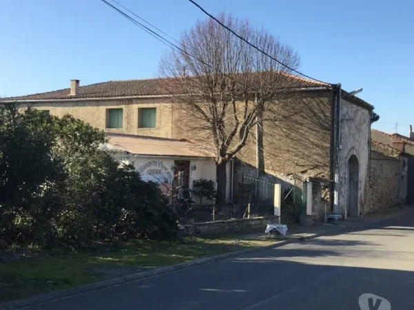 Bâtiment avec fort potentiel - 500 m² + terrain 400 m²