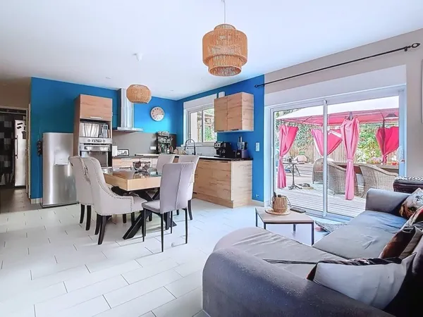 Maison composée de 2 appartements T4 280 m² de terrain