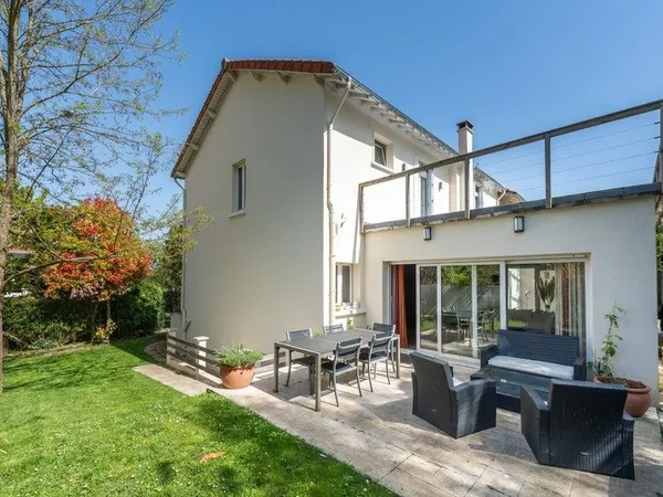 Saint-Cloud - Quartier Montretout - Maison familiale - 192 m²