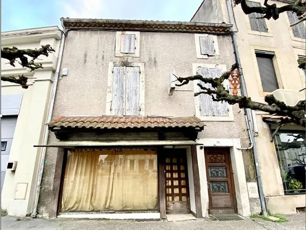 Secteur Casseneuil, immeuble de rapport d'environ 300,99m2 avec un local commercial. Ce vaste immeub