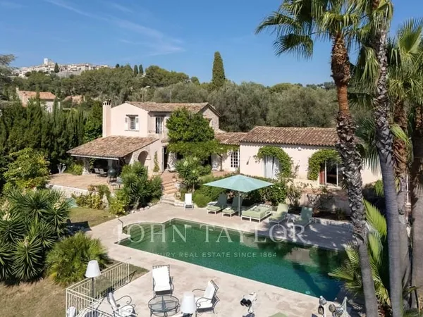Propriété de charme avec grand terrain, intimité préservée et vue panoramique