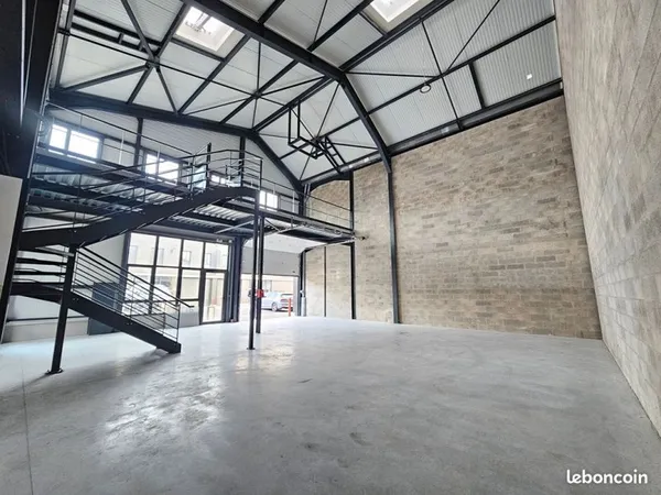 Bureaux 174 m² GROSLAY