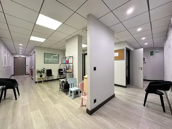 Local 12 pièces 246 m²