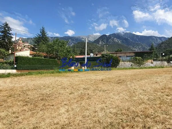 TRES BEAU TERRAIN CONSTRUCTIBLE