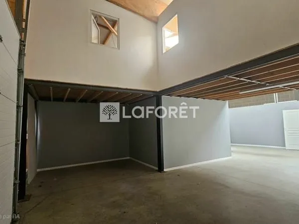 A vendre Local d'activité Caudebec Les Elbeuf 144m²