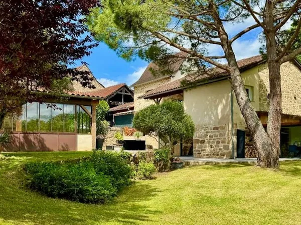 Propriété 8 pièces 200 m²