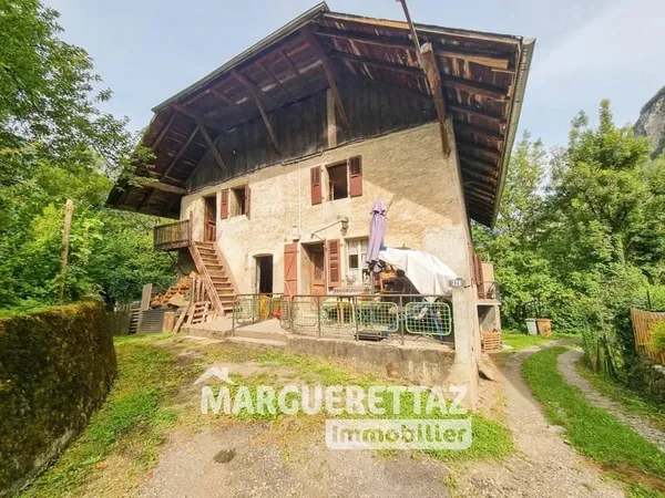 Maison de 220m² pour 350 utile entièrement à rénover - St Jeoire