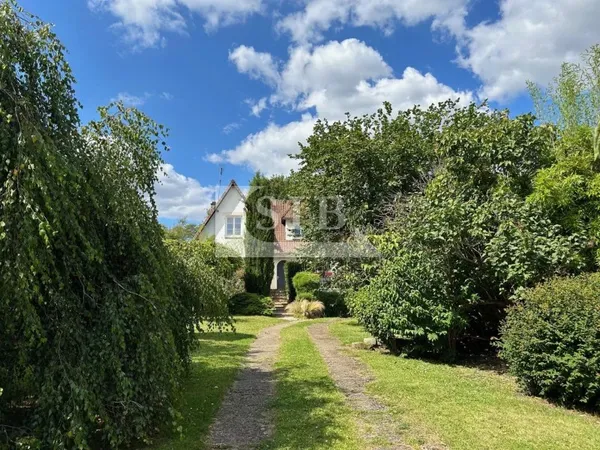 Maison familiale 7 pièces avec sous-sol total - 168m²