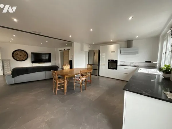 Maison 8 pièces 205 m²