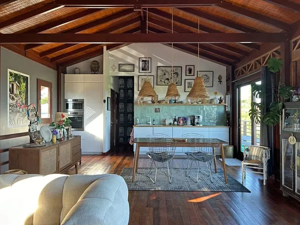 Coup de coeur! superbe villa en teck avec deux logements indépendants