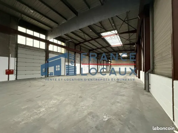 LOCAL D'ACTIVITE 1296 m² LE THILLAY