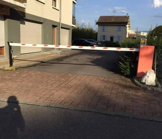 Garage-box fermé, sous-sol propriété privée à côté de la poste gaillard, donc Moellesulaz