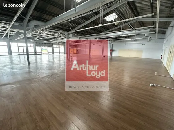 LOCAL COMMERCIAL 668 m² TROYES