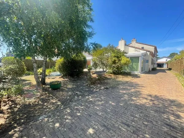 Maison - 9 pièces