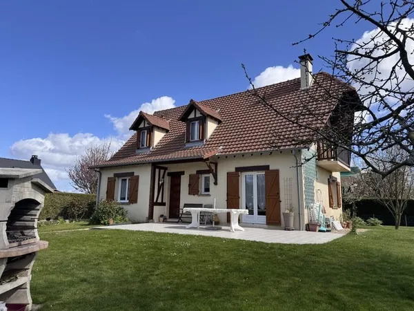 Maison familiale avec sous-sol total - 4 chambres - Terrain