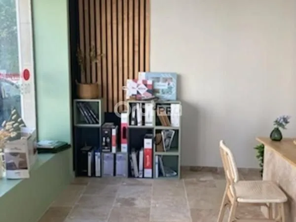 Bureau 75 m²