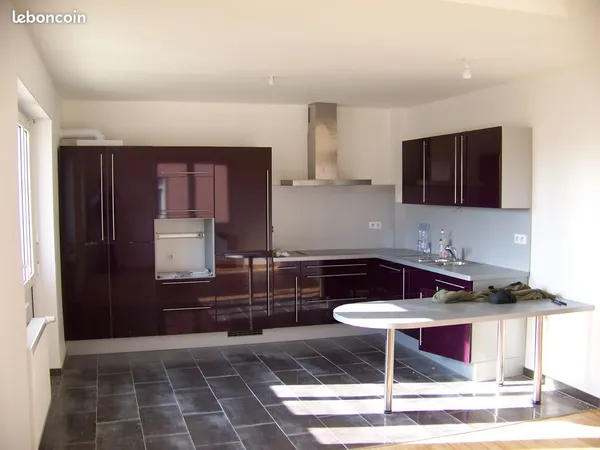 Appartement F3 - 75 m² avec balcon - Saint-Louis (68300)